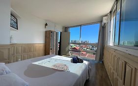 Penthouse: Vue mer, 10min port/aéroport, centre, calme